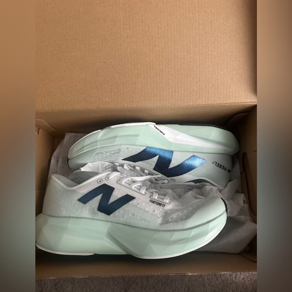 New Balance Rebel v4